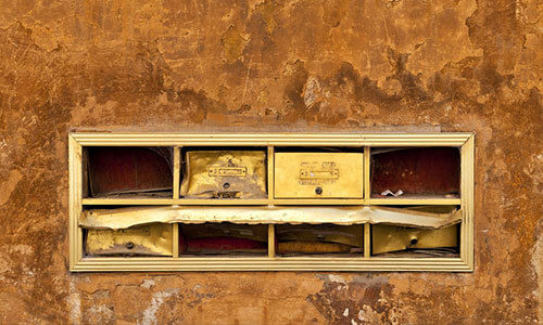 arrachage plaque boites aux lettres